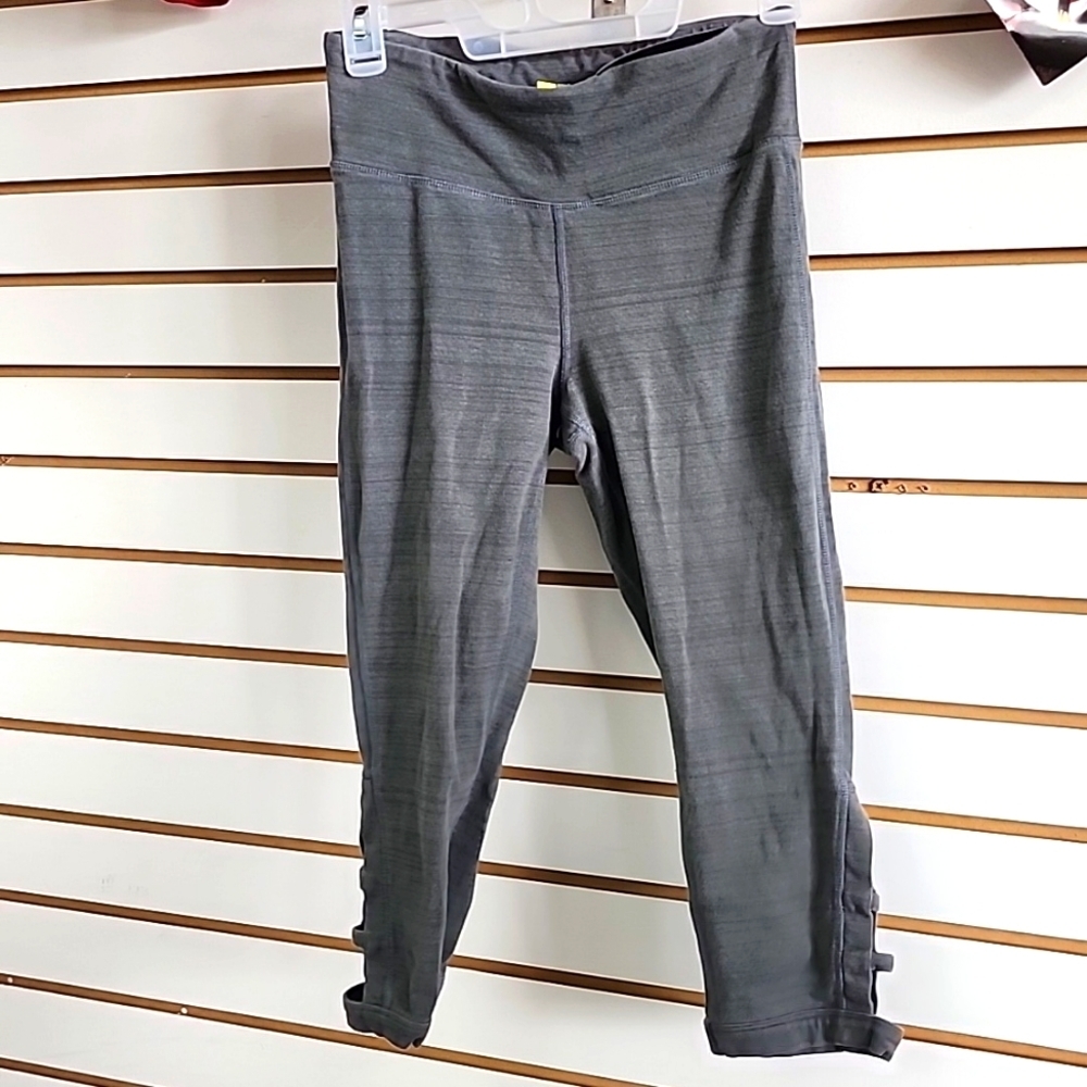 capri athetic sage green leggings Med
